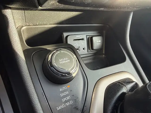 2015 Jeep CHEROKEE - Photo 21