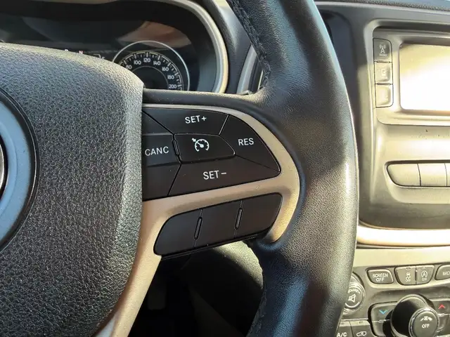 2015 Jeep CHEROKEE - Photo 28