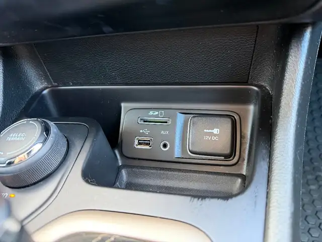 2015 Jeep CHEROKEE - Photo 31