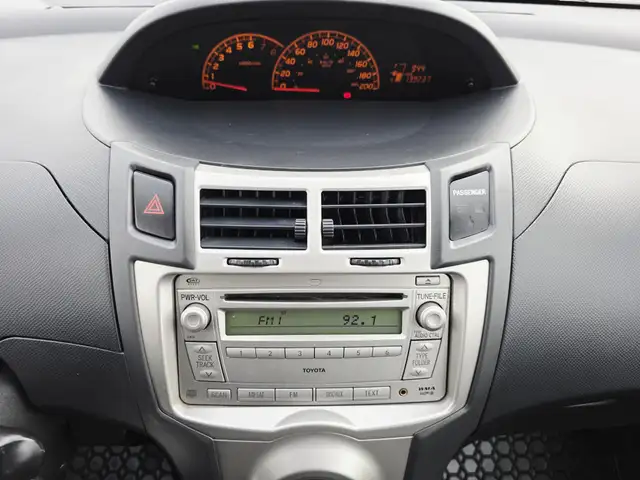 2010 Toyota Yaris Manual Remote Starter AC - Photo 14