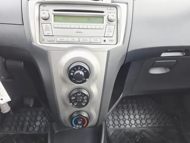 2010 Toyota Yaris Manual Remote Starter AC - Photo 15