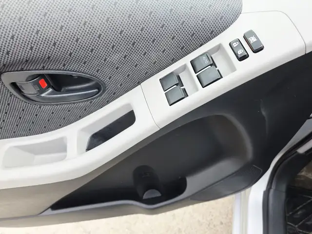 2010 Toyota Yaris Manual Remote Starter AC - Photo 16