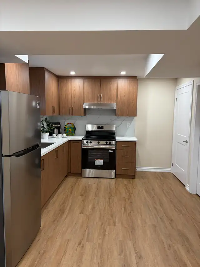 Newly renovated 2 Bedroom basement for rent - Photo 5