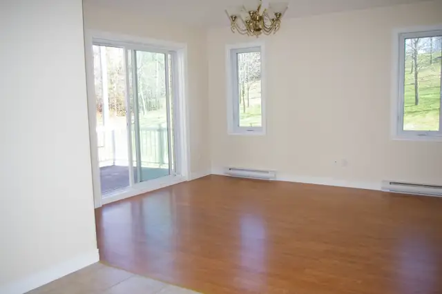 4 1/2 garage chauffé-1 er étage-peint-juin