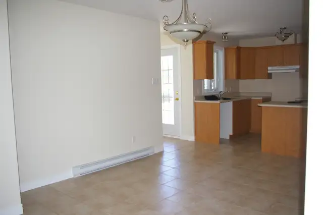 4 1/2 garage chauffé-1 er étage-peint-juin - Photo 2