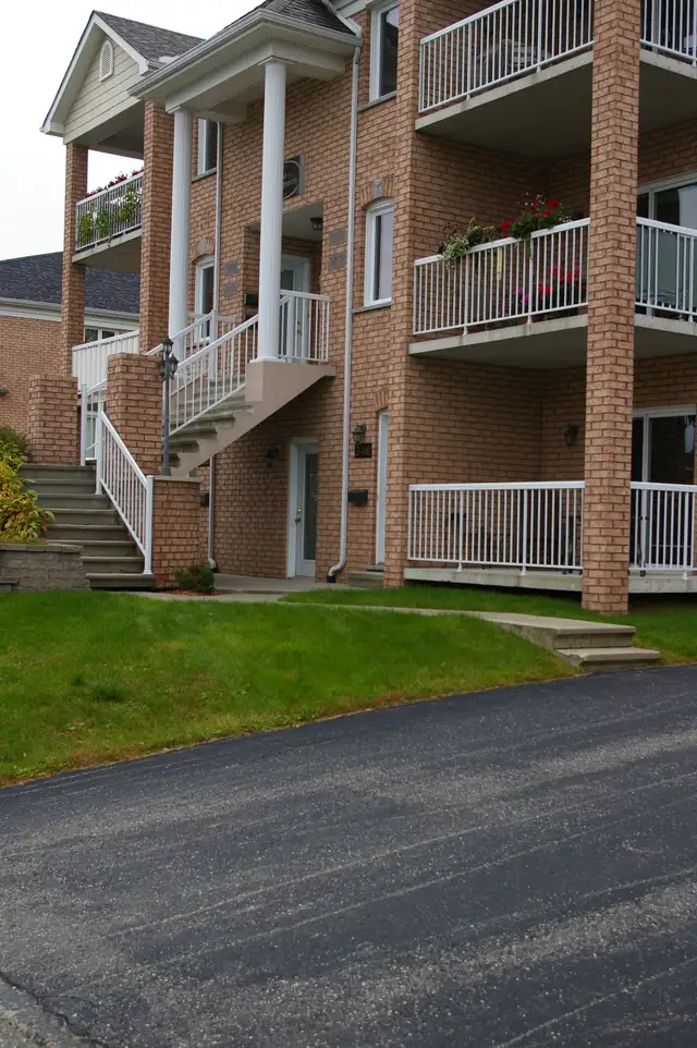 4 1/2 garage chauffé-1 er étage-peint-juin - Photo 11