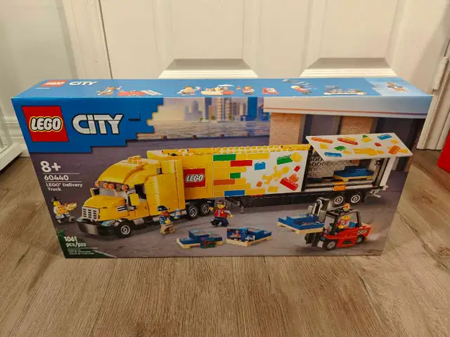 BNIB LEGO City 60440 Yellow Delivery Truck