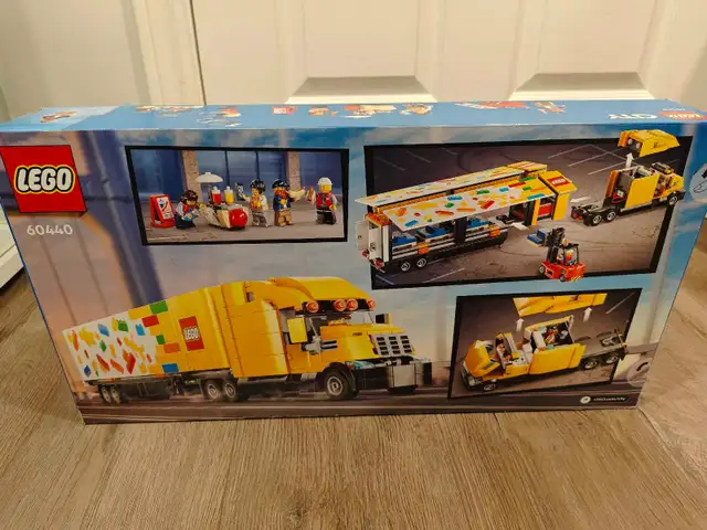 BNIB LEGO City 60440 Yellow Delivery Truck - Photo 2