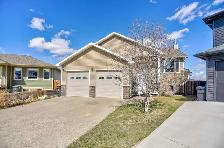 Coalhurst Home For Sale | 5 Bedroom