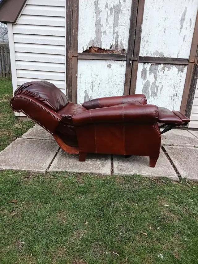 leather recliner chair - Photo 2