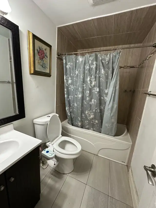 3 Bedrooms House Available, Rent, Brampton - Photo 6