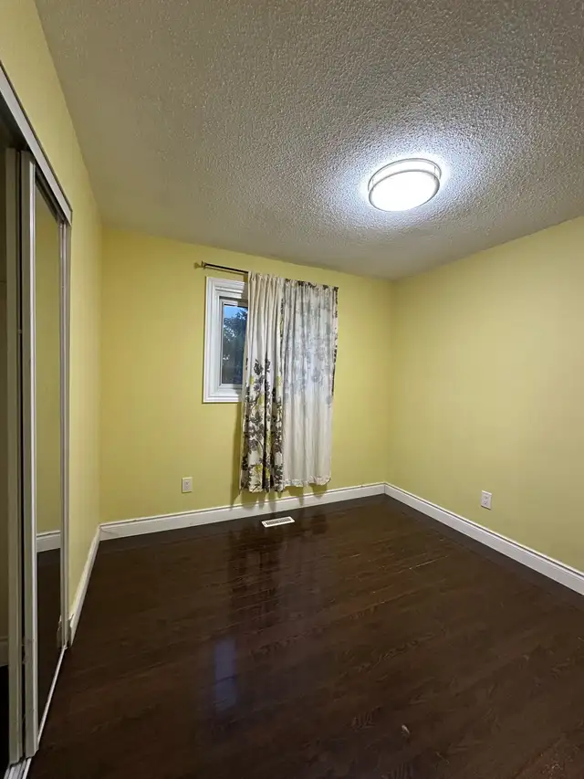 3 Bedrooms House Available, Rent, Brampton - Photo 9