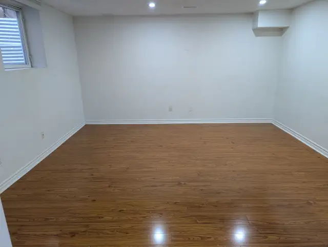 2 BR, LEGAL, LICENSED BASEMENT IN BRAMPTON - Photo 4