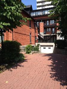 Large 1 Bedroom, 2 Bathroom - Golden Triangle