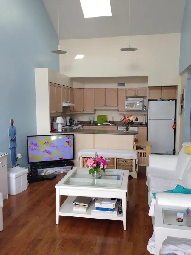 Large 1 Bedroom, 2 Bathroom - Golden Triangle - Photo 3