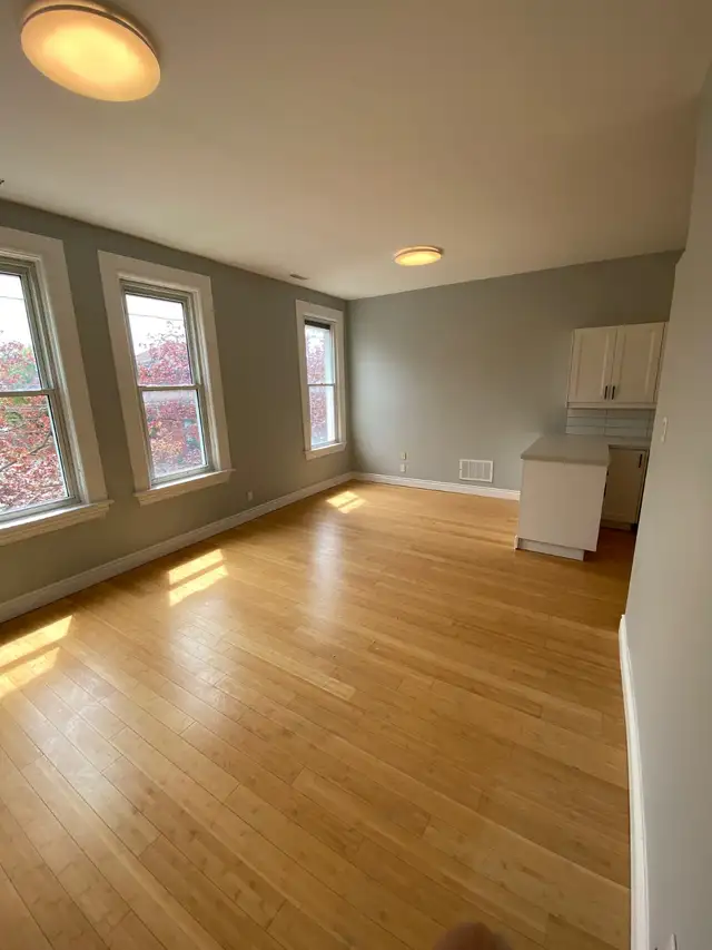 Modernized 2 Bedroom Apartment - Photo 6