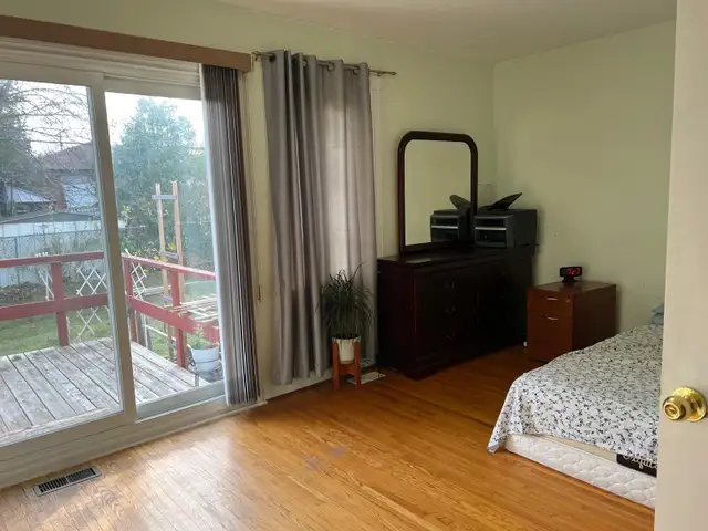 Scarborough house for rent (Main floor) - Photo 3