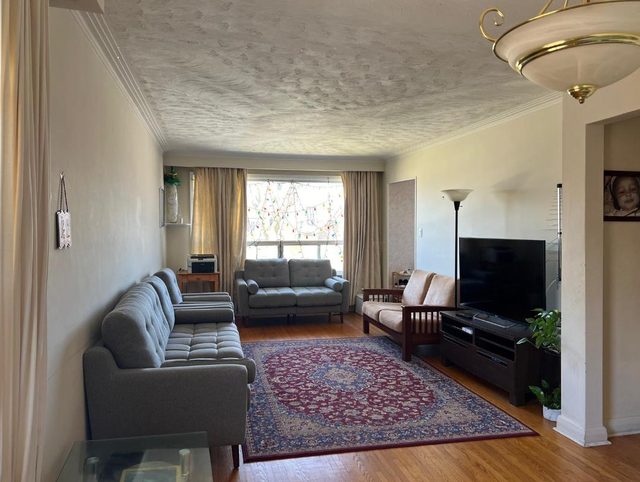 Scarborough house for rent (Main floor) - Photo 4