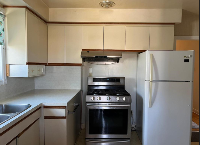 Scarborough house for rent (Main floor) - Photo 6