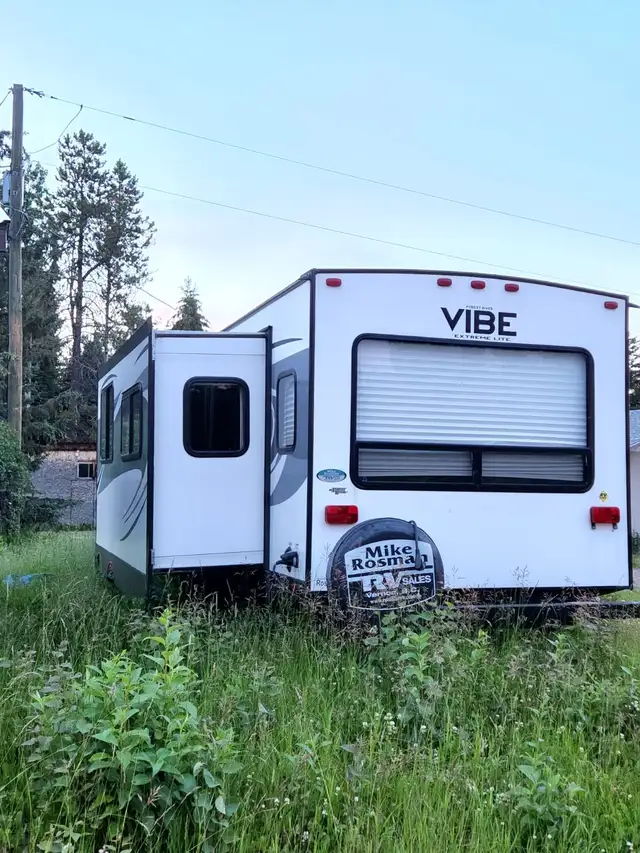 Forest River Holiday Trailer - Photo 3