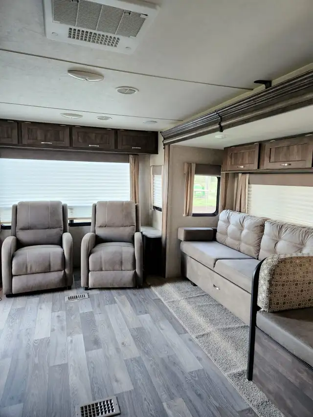 Forest River Holiday Trailer - Photo 7