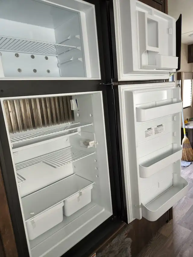 Forest River Holiday Trailer - Photo 9