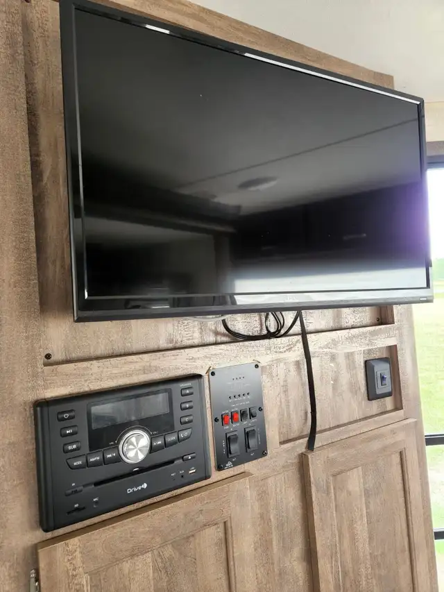 Forest River Holiday Trailer - Photo 10