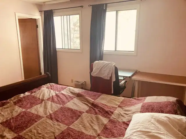 EdgemontNW upstairs furnished 3room 2bath incl utility EZtransit - Photo 2