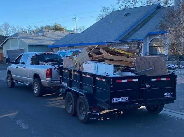 junk removal / garbage pickup Calgary & area 587-664-1367