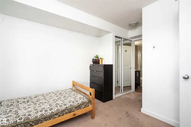 Private room for rent - Photo 6