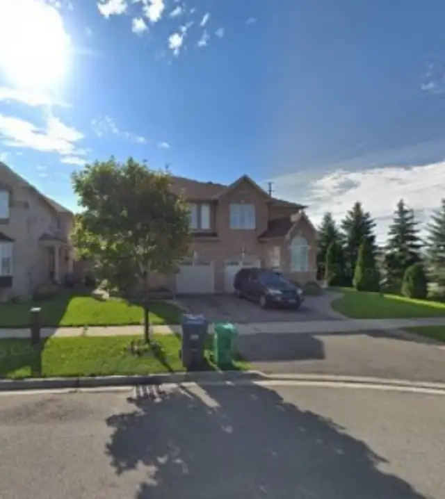 Huge Master Bedroom For Rent In Mississauga - Photo 7