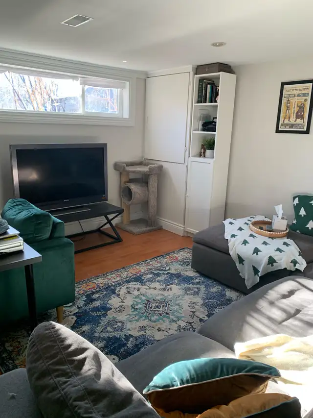 ~~ Port Credit Lakeshore area awesome basement! ~~ - Photo 2