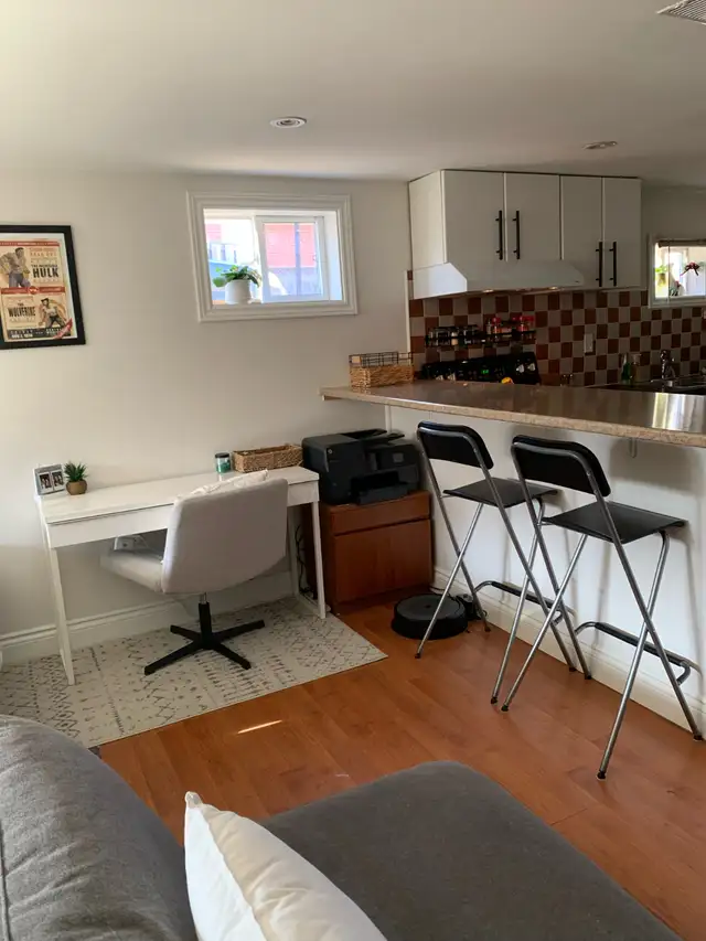 ~~ Port Credit Lakeshore area awesome basement! ~~ - Photo 3