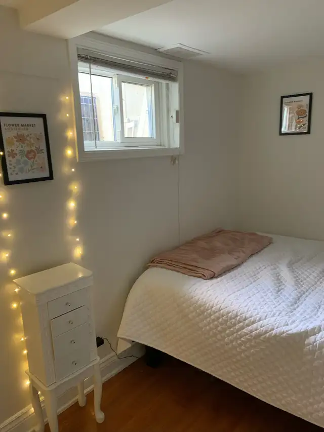 ~~ Port Credit Lakeshore area awesome basement! ~~ - Photo 5