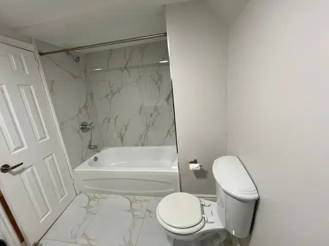 ~~ Port Credit Lakeshore area awesome basement! ~~ - Photo 10