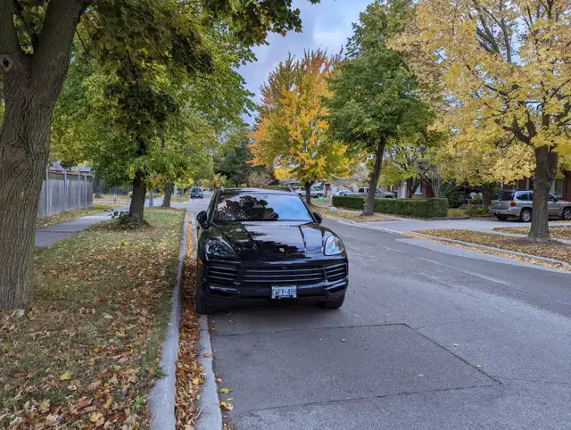 Bright room for rent in Mississauga house - Photo 6