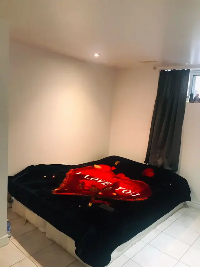 Two Bedroom in basement for rent for couples or two females - Photo 2