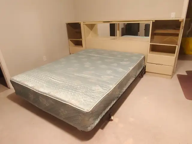 ★★QUEEN BED WITH WHITE HEADBOARD★★