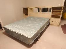 ★★QUEEN BED WITH WHITE HEADBOARD★★