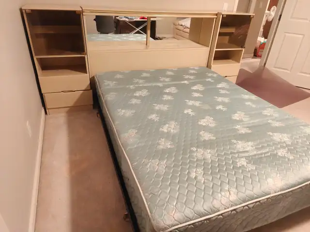 ★★QUEEN BED WITH WHITE HEADBOARD★★ - Photo 2