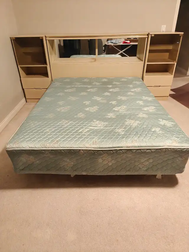 ★★QUEEN BED WITH WHITE HEADBOARD★★ - Photo 3