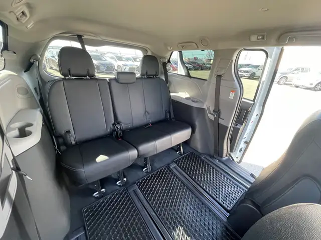 2020 Toyota Sienna SE AWD 7-Passenger/NAVI/CAM/DVD/LEATHER/SUNRO - Photo 16