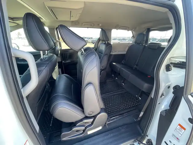 2020 Toyota Sienna SE AWD 7-Passenger/NAVI/CAM/DVD/LEATHER/SUNRO - Photo 17