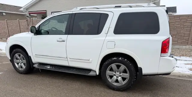2011 Nissan Armada Platinum Pkg - Auto - 7pass - DVD - Photo 5