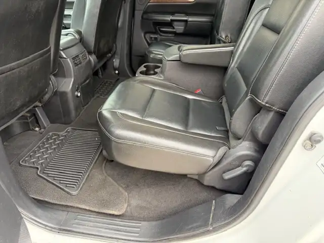 2011 Nissan Armada Platinum Pkg - Auto - 7pass - DVD - Photo 7