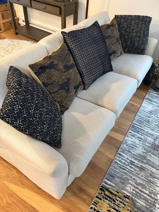 RK Furniture White Couch - Photo 3