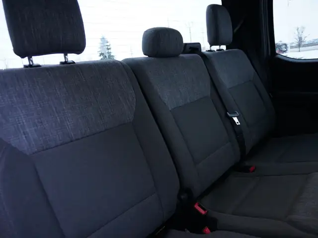 2023 Ford F-150 POWERBOOST FULL HYBRID, CLEAN HARD TO GET TRUCK! - Photo 43