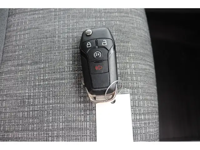 2023 Ford F-150 POWERBOOST FULL HYBRID, CLEAN HARD TO GET TRUCK! - Photo 44