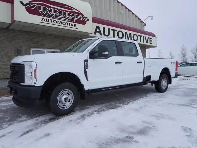 2024 Ford F-250 LIKE NEW - FX4 Crew Cab LONG BOX!! LOW KMS!! - Photo 2