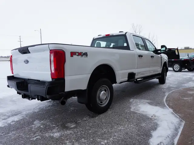 2024 Ford F-250 LIKE NEW - FX4 Crew Cab LONG BOX!! LOW KMS!! - Photo 9